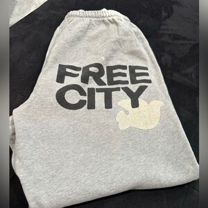 Fee city
